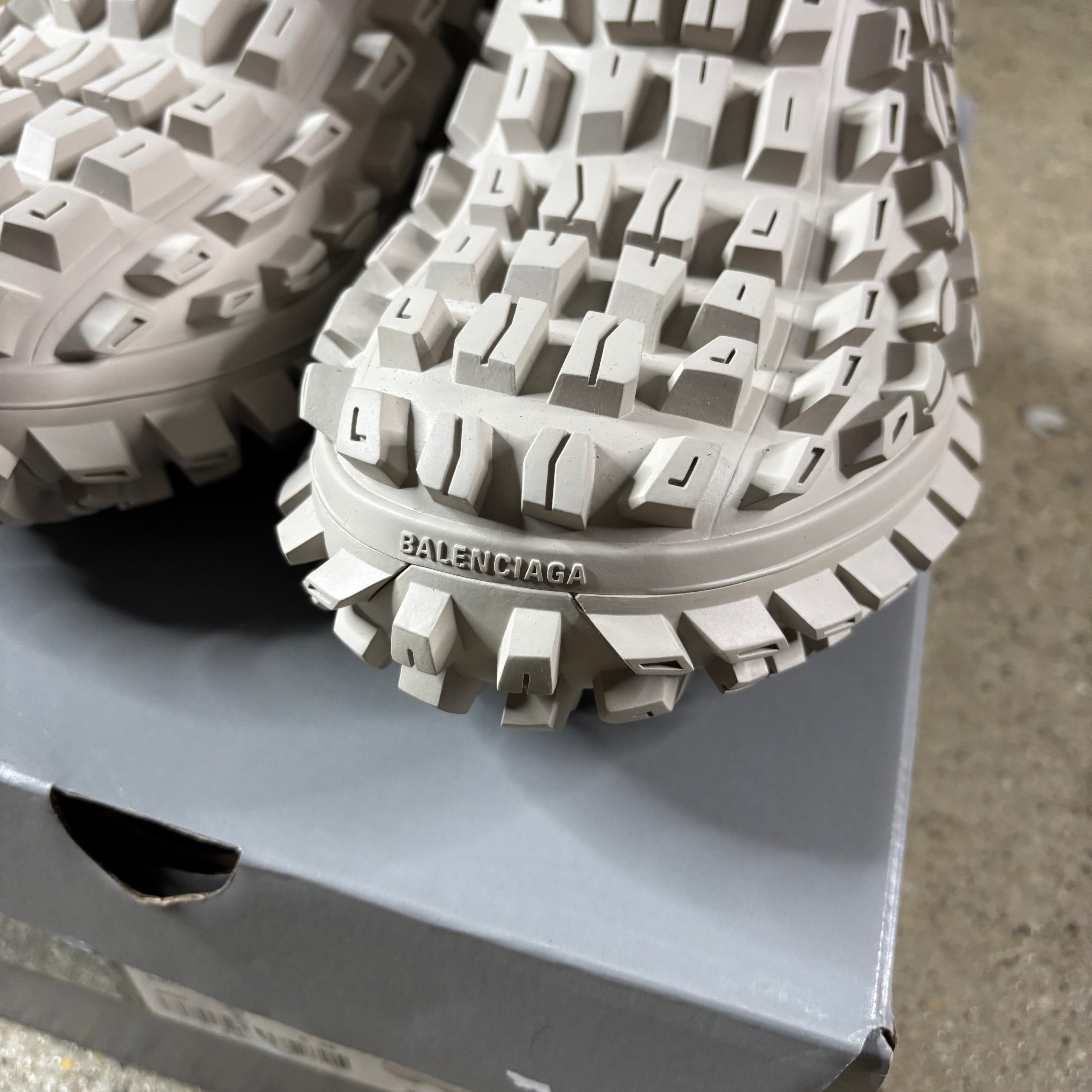 Balenciaga  Defender Clog