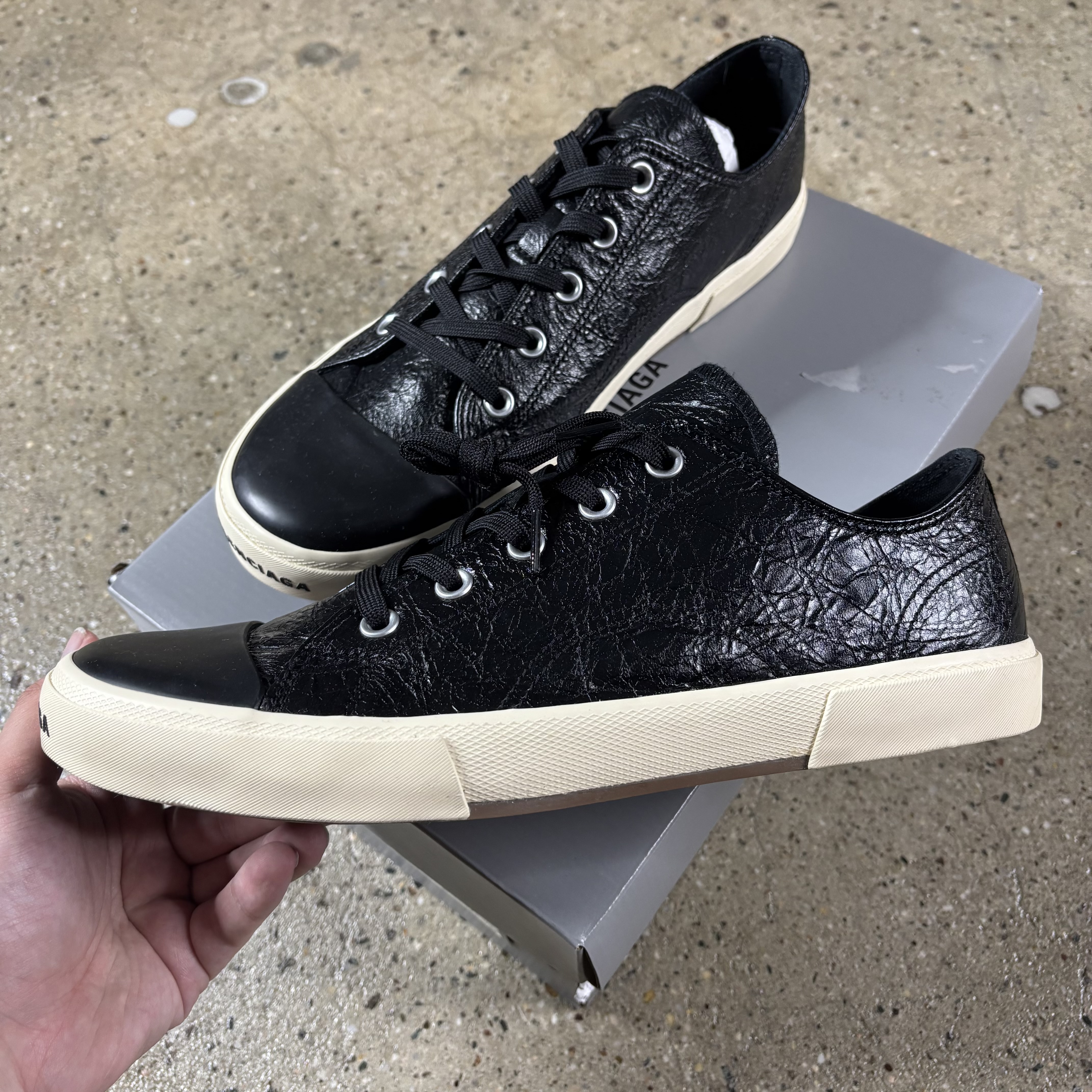 Balenciaga Arena Low Top - View 3