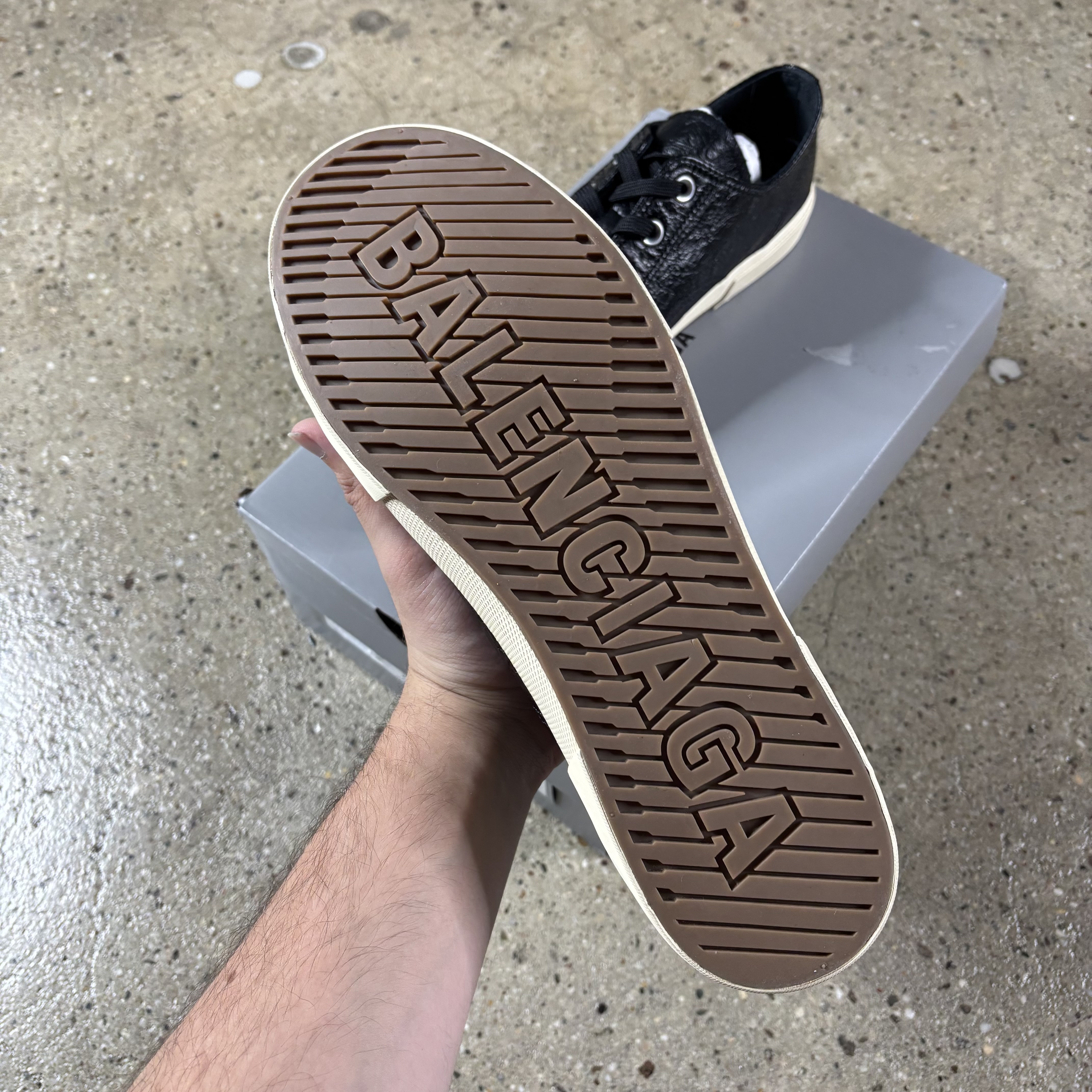 Balenciaga Arena Low Top - View 4