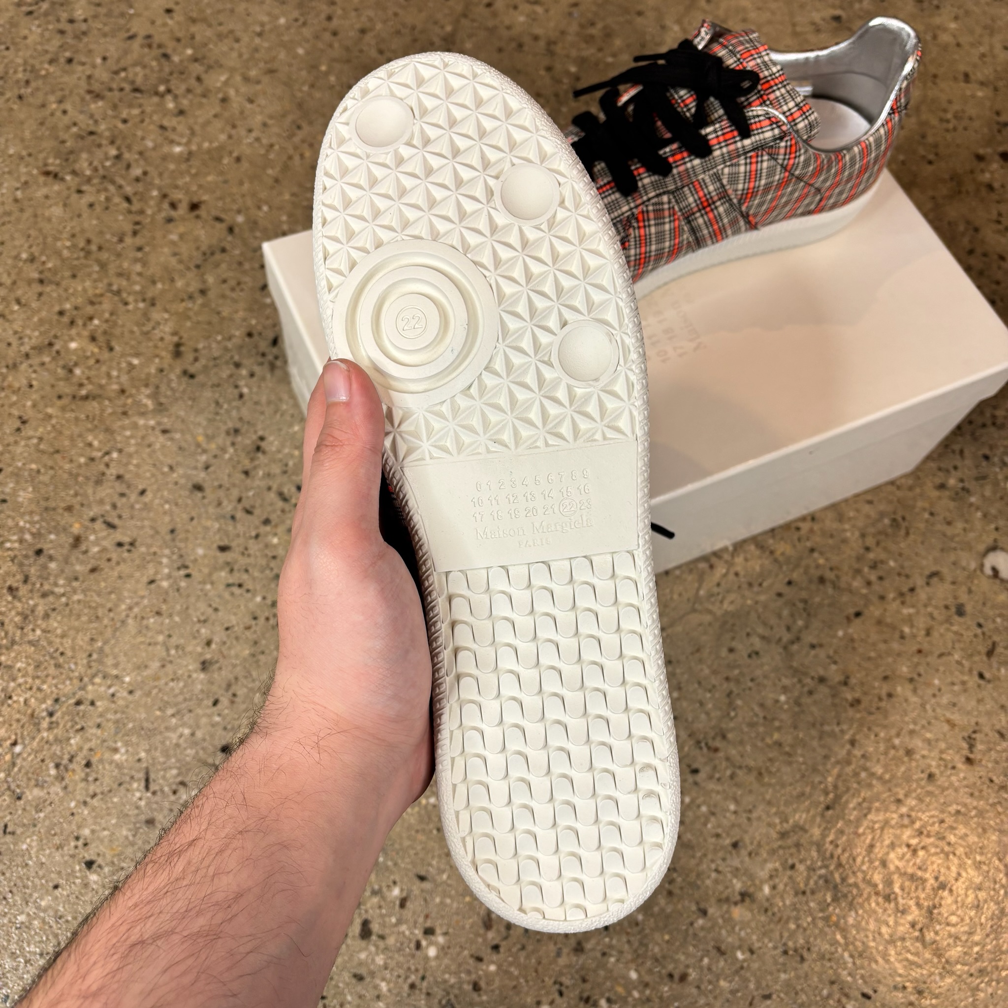 Maison Margiela Plaid Gats - View 3