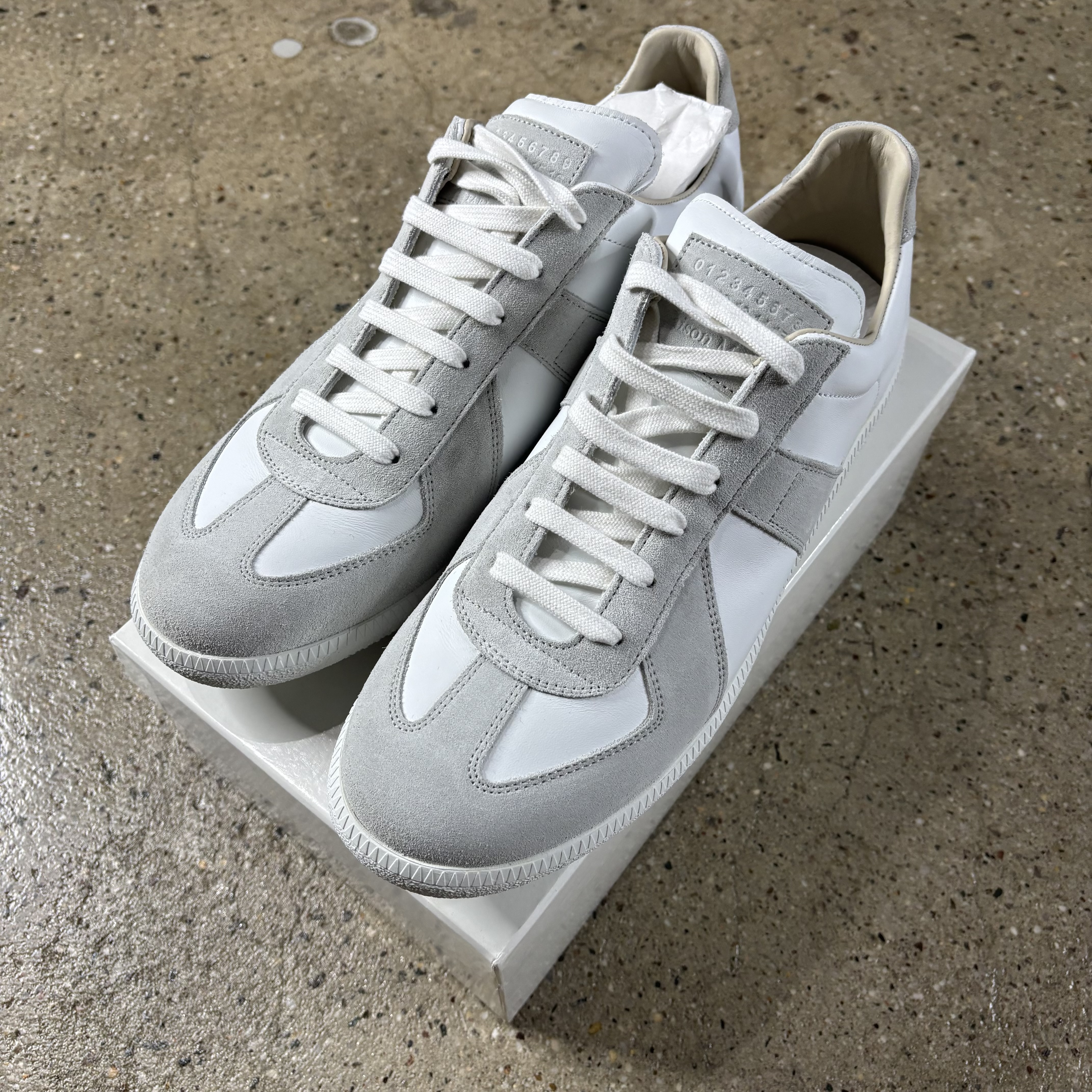White Gat Sneakers 