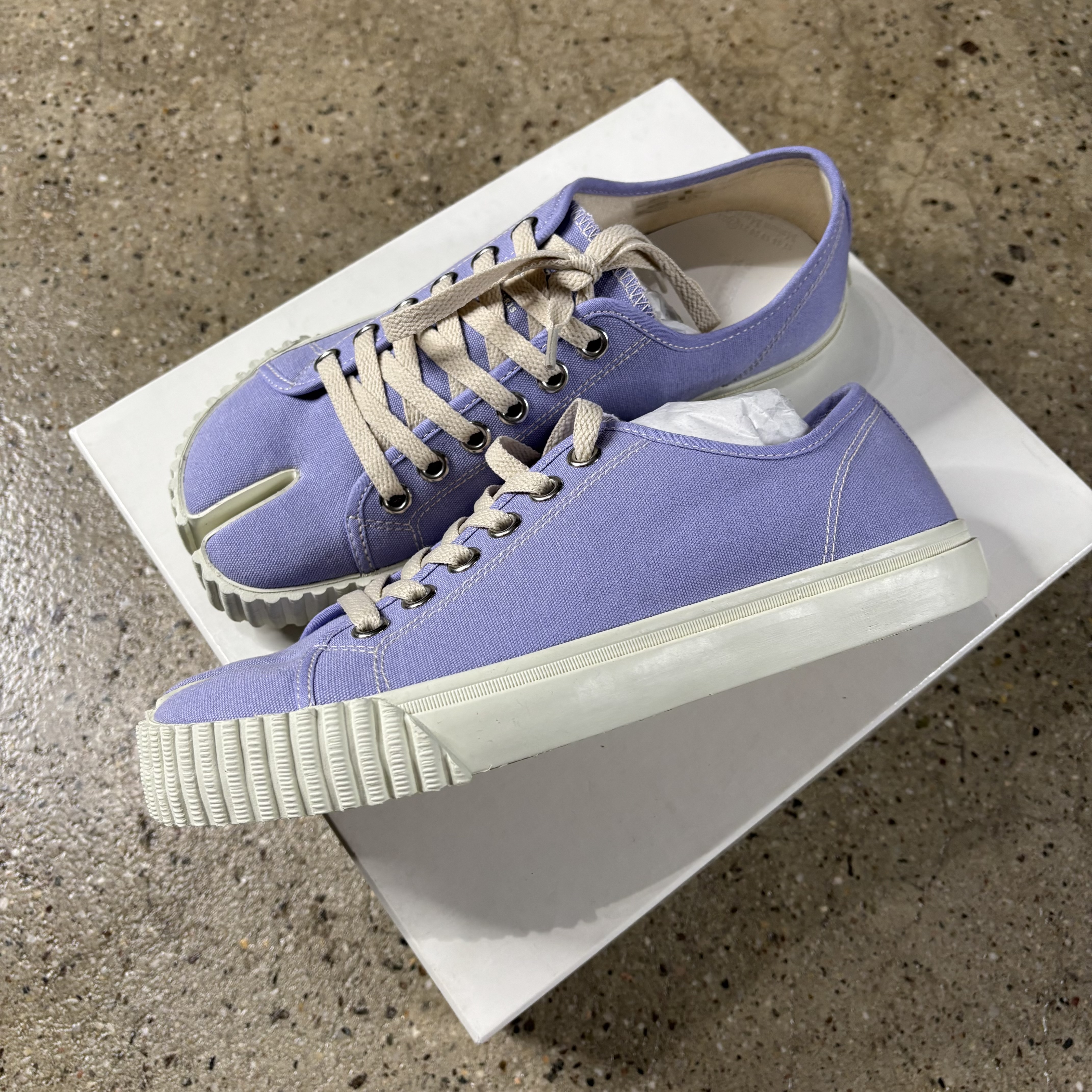 Maison Margiela Tabi Sneakers - View 2